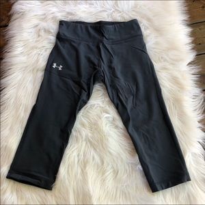 ~Under Armour~ Gray athletic cropped leggings